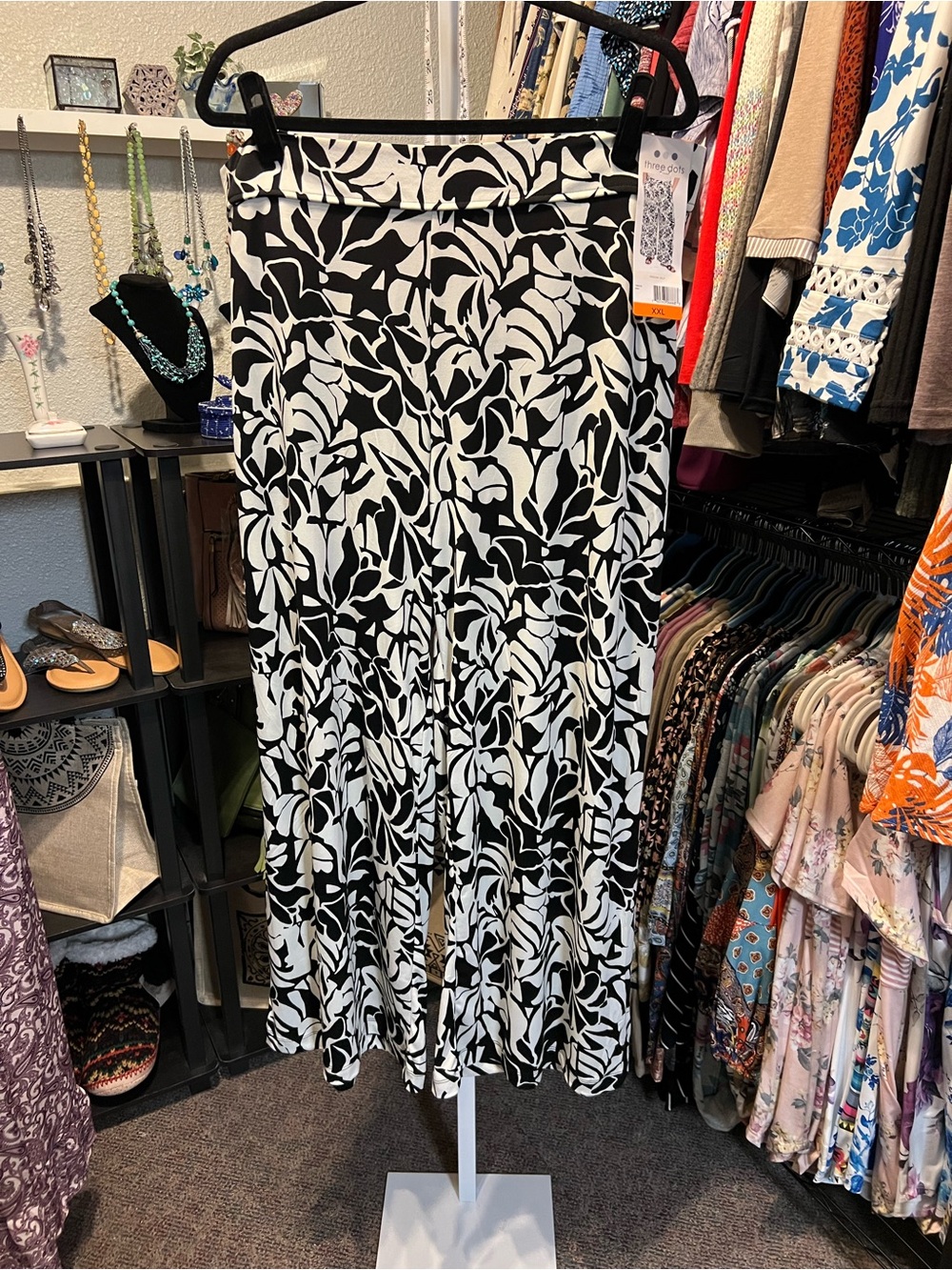 Three Dots Black & White Floral Pants